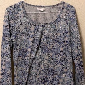 Woman’s boat neck long sleeved top